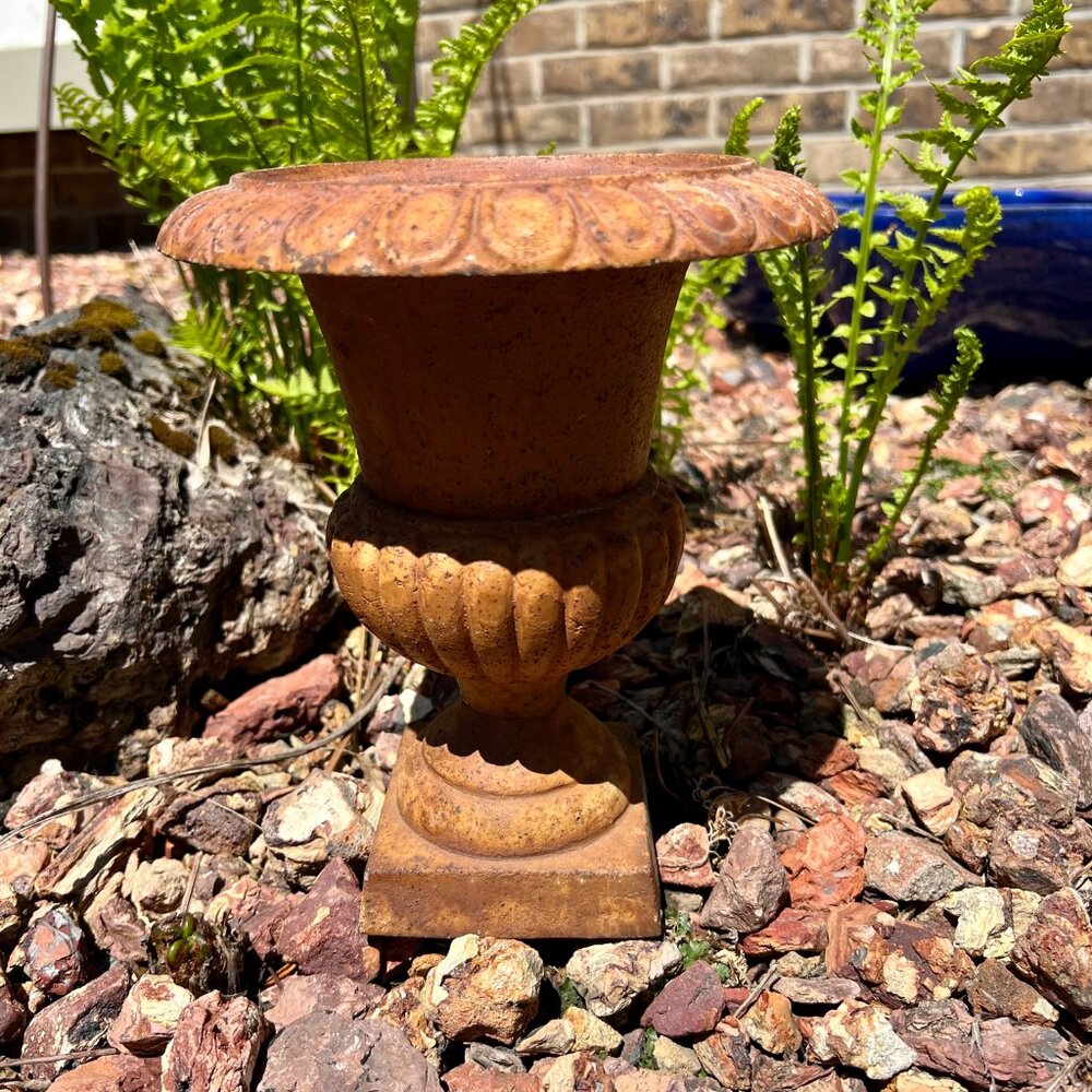 (1) Vintage French Cast Iron Garden Urn/Planter!  Price includes xtra shipping. - Picture 3 of 10
